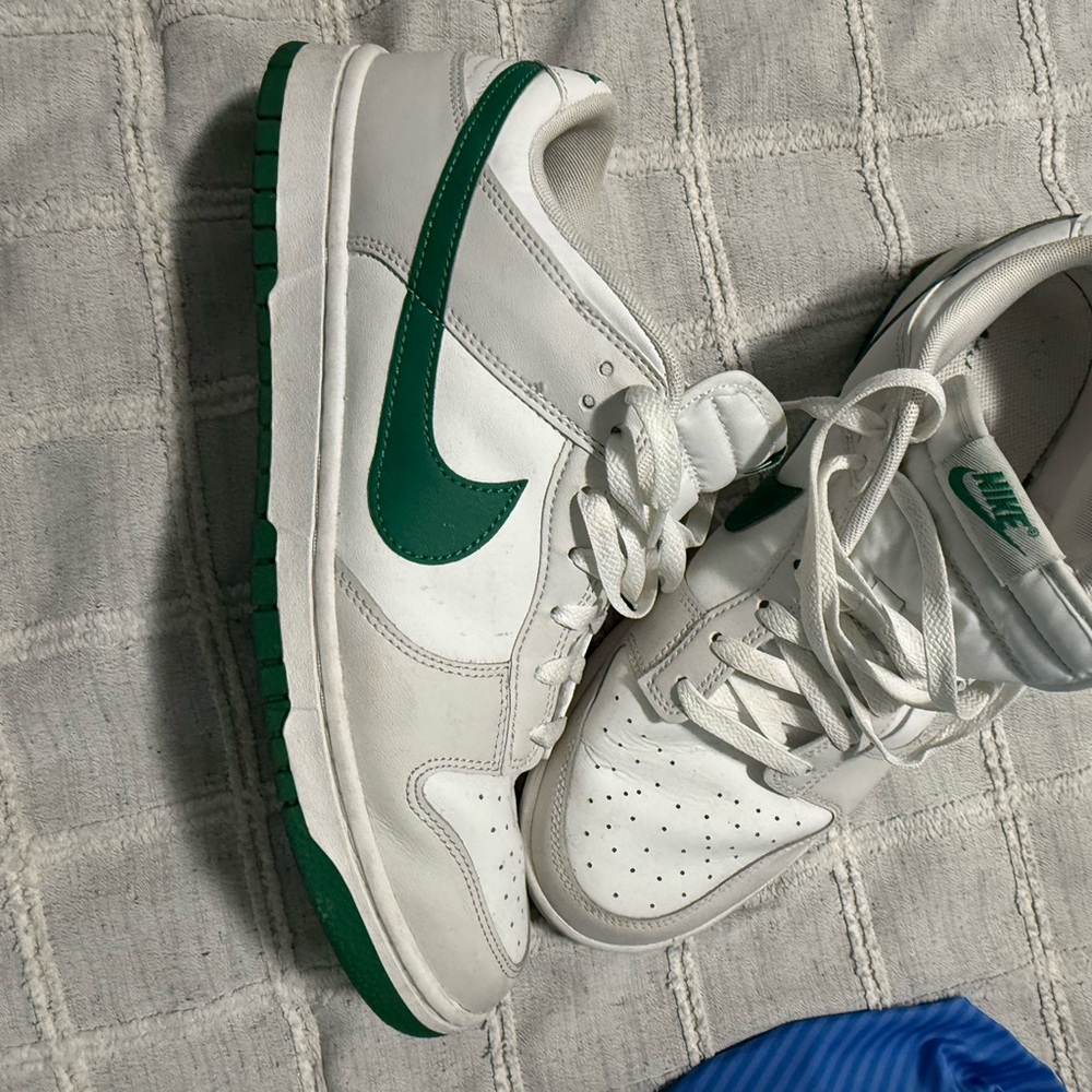 Nike White and Green Sneakers